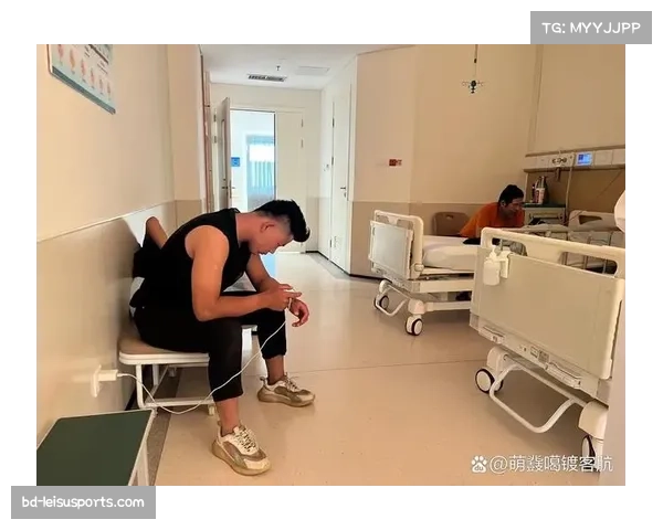 严鼎皓意大利手术康复，母亲陪伴度难关